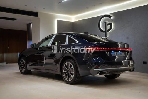 اودي A5 2025 أزرق غامق جديدة للبيع - 4