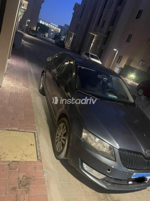 سكودا اوكتافيا A7 2015 رمادي غامق مستعملة للبيع - 4