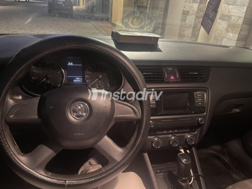 سكودا اوكتافيا A7 2015 رمادي غامق مستعملة للبيع - 5