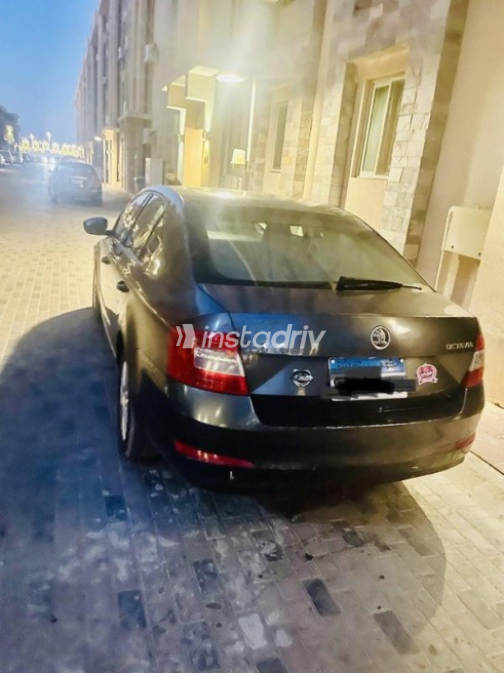 سكودا اوكتافيا A7 2015 رمادي غامق مستعملة للبيع - 9