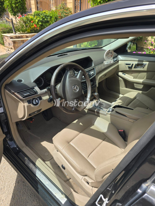 مرسيدس E 250 2011 أسود مستعملة للبيع - 1