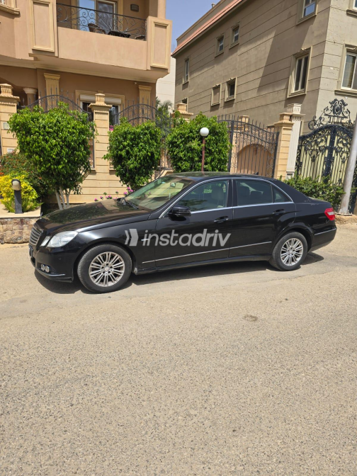 مرسيدس E 250 2011 أسود مستعملة للبيع - 2
