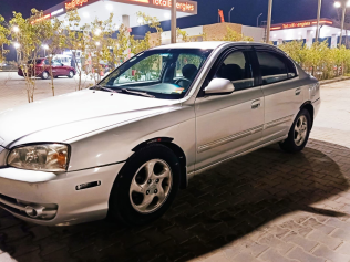 هيونداي افانتي 2006 فضي مستعملة للبيع