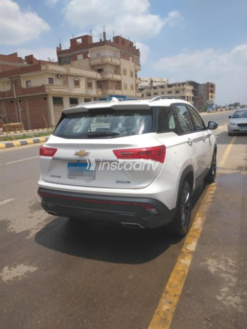 Chevrolet Captiva 2022 White Used for Sale - 4