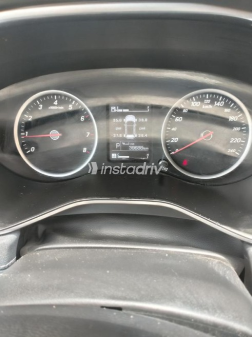 Chevrolet Captiva 2022 White Used for Sale - 5