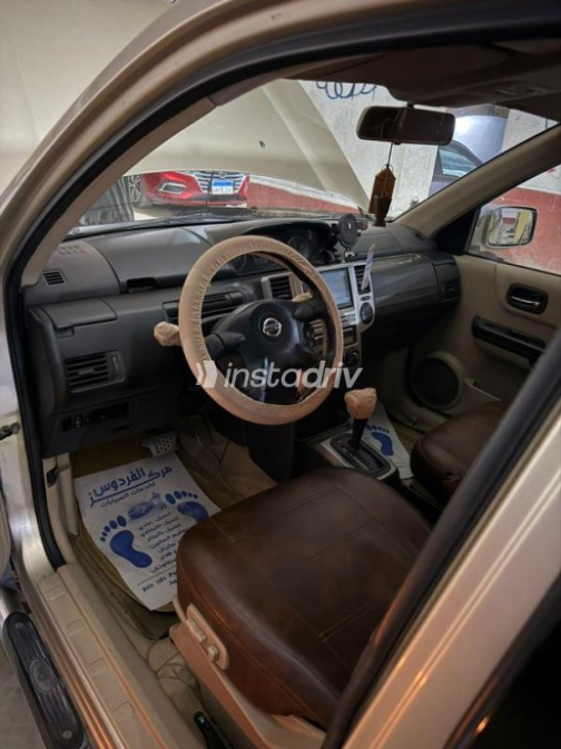 نيسان اكس تريل 2007 ذهبي مستعملة للبيع - 2