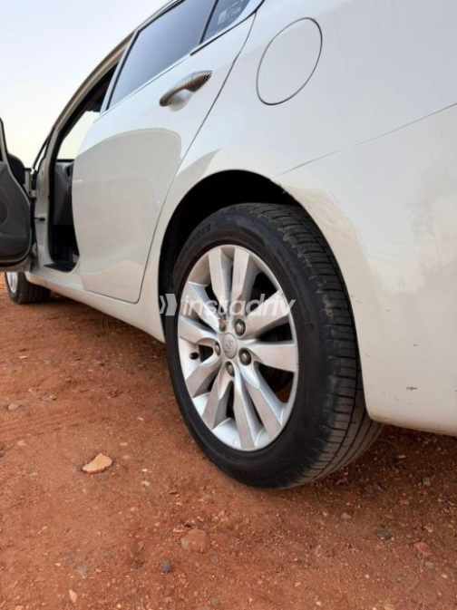 Kia Grand Cerato 2015 White Used for Sale - 4