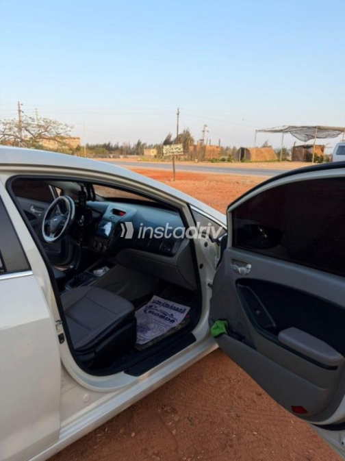 Kia Grand Cerato 2015 White Used for Sale - 8