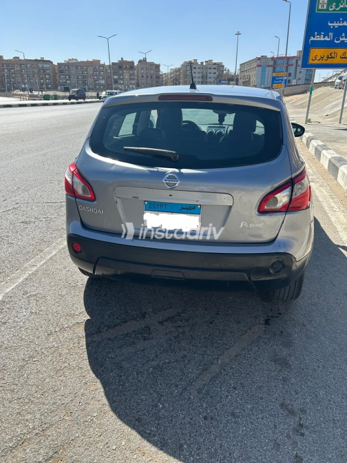 Nissan Qashqai 2011 White Used for Sale - 1