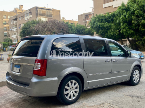 Chrysler Town & Country 2015 Silver Used for Sale - 3