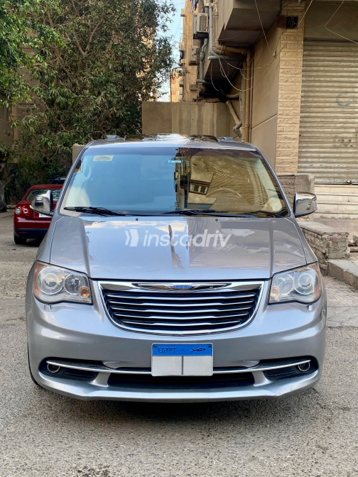 Chrysler Town & Country 2015 Silver Used for Sale - 6