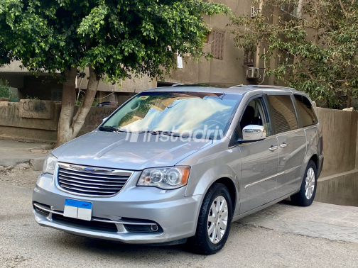 Chrysler Town & Country 2015 Silver Used for Sale - 9