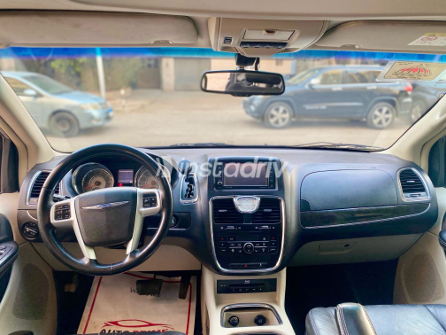 Chrysler Town & Country 2015 Silver Used for Sale - 10