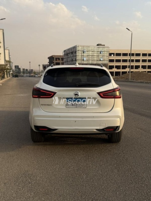 Nissan Qashqai 2021 White Used for Sale - 3