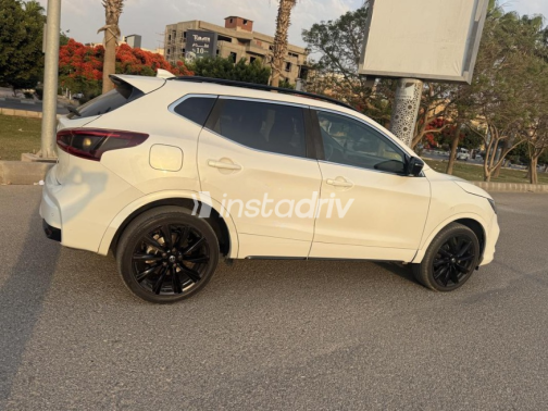 Nissan Qashqai 2021 White Used for Sale - 4