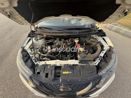 Nissan Qashqai 2021 White Used for Sale - 7