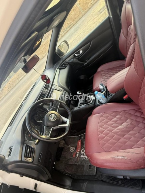 Nissan Qashqai 2021 White Used for Sale - 9