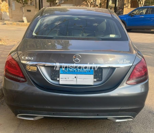 مرسيدس 180 2019 بترولي مستعملة للبيع - 2