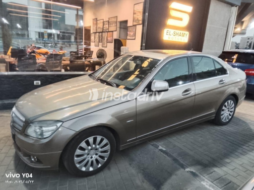 مرسيدس C 200 2008 ذهبي مستعملة للبيع - 1
