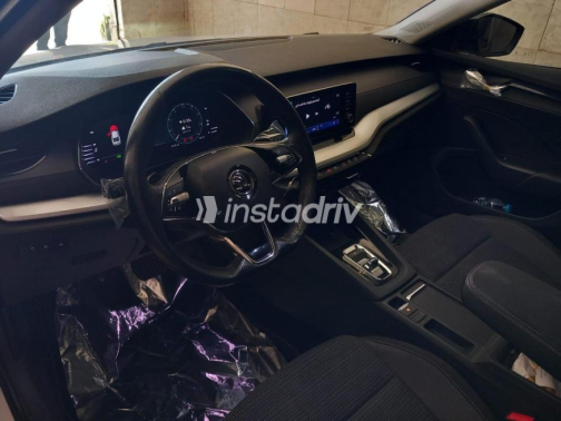 سكودا اوكتافيا A8 2021 أبيض مستعملة للبيع - 1