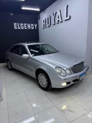مرسيدس E 200 2003 فضي مستعملة للبيع