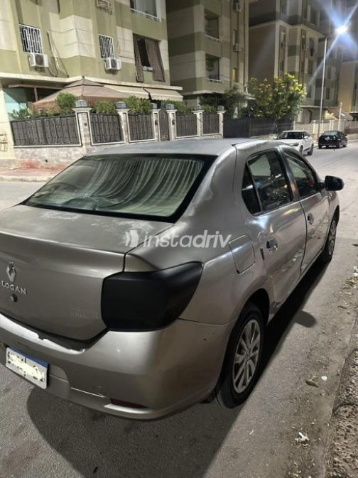 Renault Logan 2016 Gold Used for Sale - 3
