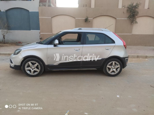 MG Crossover 2015 Silver Used for Sale - 7