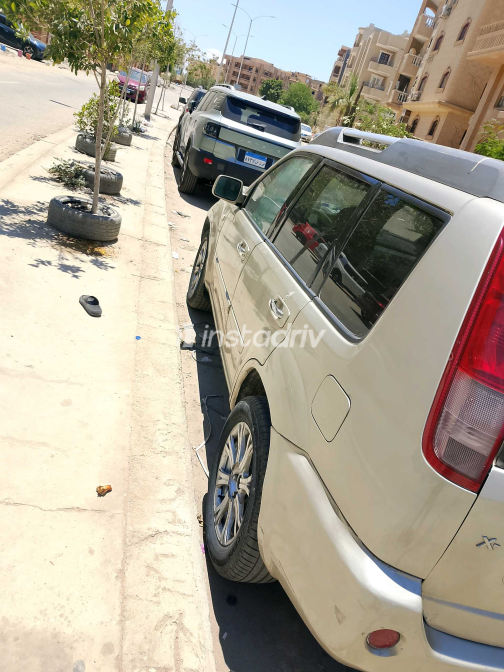 Nissan XTrail 2012 Gold Used for Sale - 4