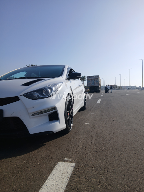 Hyundai Avante 2013 White Used for Sale - 1