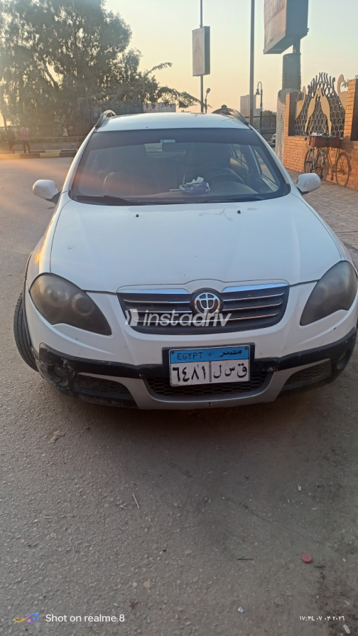 Brilliance FRV Cross 2015 White Used for Sale - 3