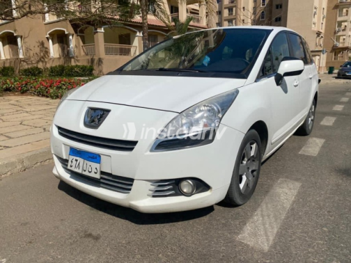 بيجو 5008 2013 أبيض مستعملة للبيع - 1