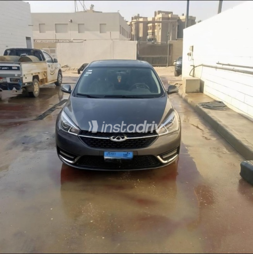 شيرى اريزو 5 2025 أبيض مستعملة للبيع - 1