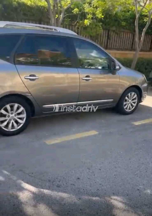 Kia Carens 2011 Gray Used for Sale - 10