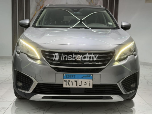 بيجو 5008 2019 رمادي مستعملة للبيع - 1