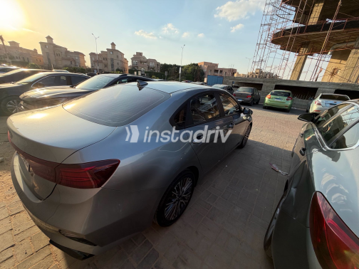 Kia Cerato 2022 Gray Used for Sale - 3