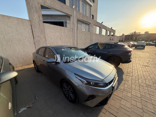Kia Cerato 2022 Gray Used for Sale - 4