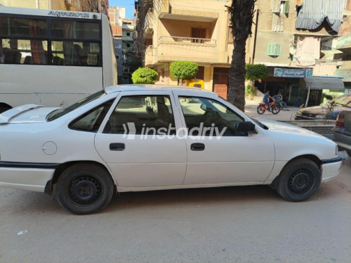 Opel Vectra 1995 White Used for Sale - 3