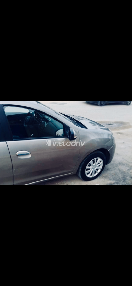 Renault Logan 2016 Gold Used for Sale - 1