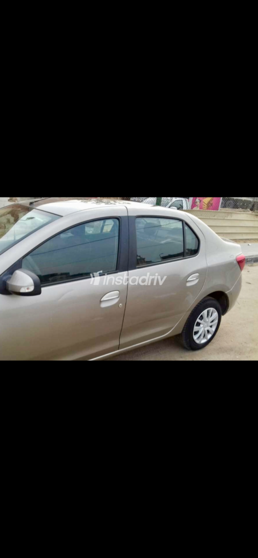Renault Logan 2016 Gold Used for Sale - 3