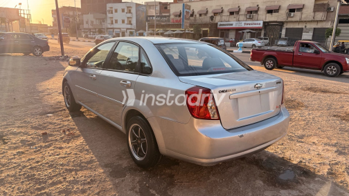 شيفروليه أوبترا 2013 فضي مستعملة للبيع - 2