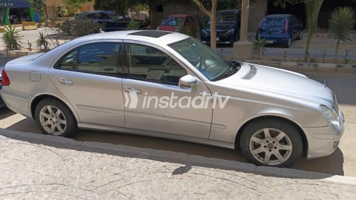 Mercedes E 230 2009 Silver Used for Sale - 2