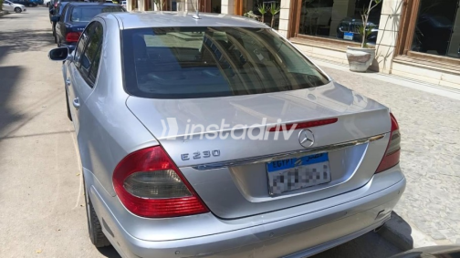 Mercedes E 230 2009 Silver Used for Sale - 3