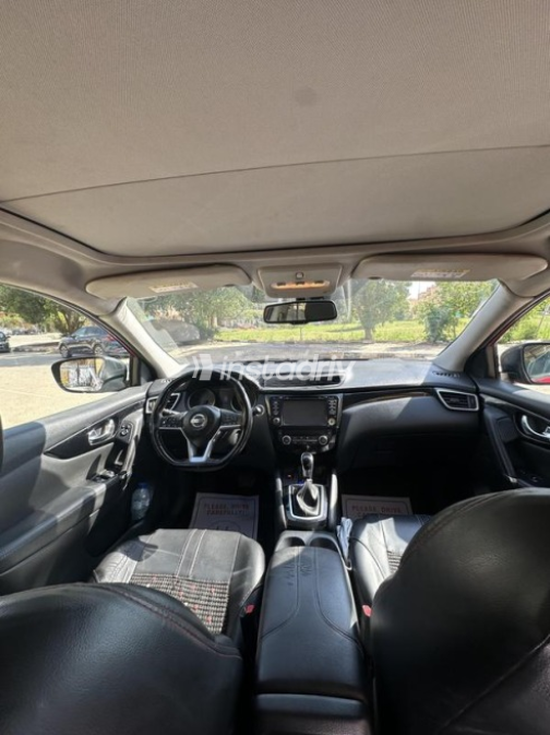 Nissan Qashqai 2018 White Used for Sale - 8