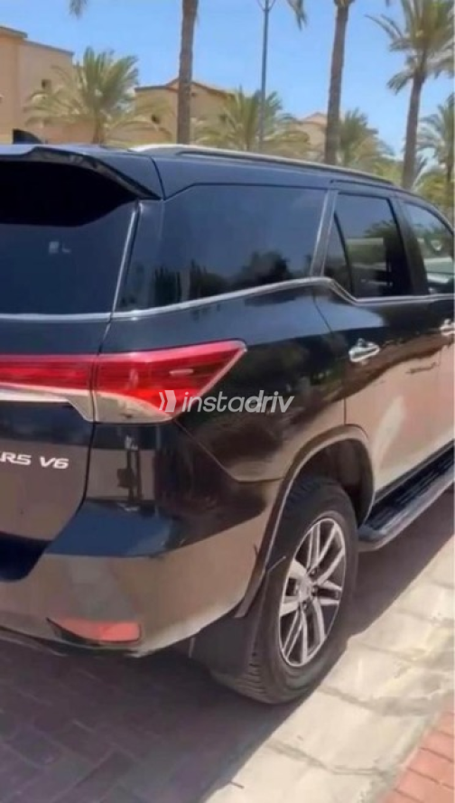 Toyota Fortuner 2021 White Used for Sale - 6