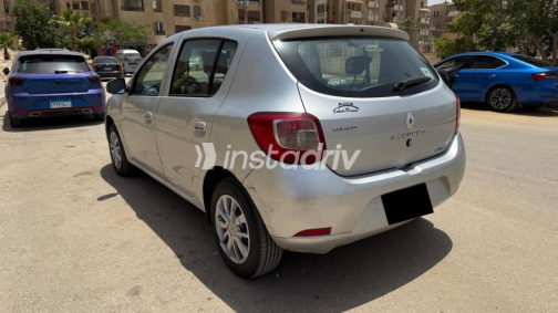 رينو سانديرو 2015 فضي مستعملة للبيع - 4