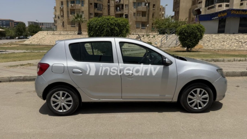 رينو سانديرو 2015 فضي مستعملة للبيع - 8