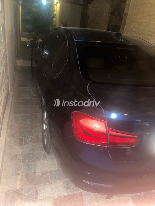 بي ام دبليو 318 2018 أزرق مستعملة للبيع - 4