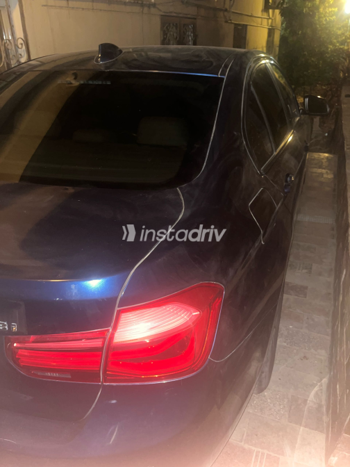 بي ام دبليو 318 2018 أزرق مستعملة للبيع - 6