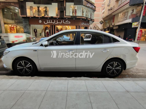 ام جى 5 2021 أبيض مستعملة للبيع - 2