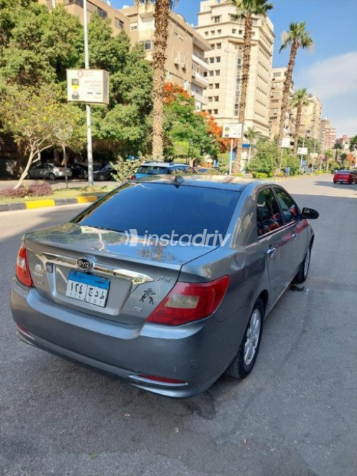 بى واى دى‬ F3 2018 أبيض مستعملة للبيع - 8